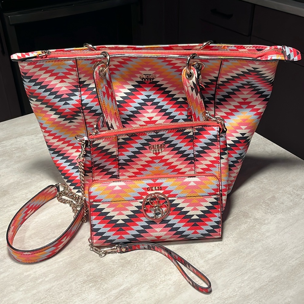 NWOT Guess Kamryn 3 Bag/Wallet Set